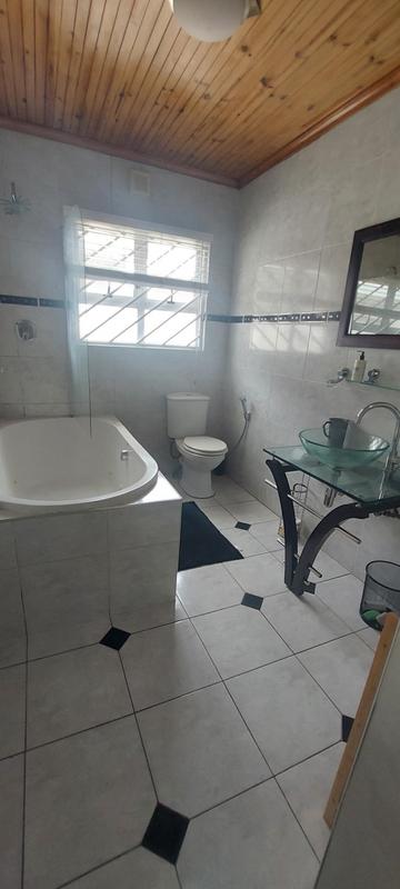 To Let 3 Bedroom Property for Rent in Grassy Park Western Cape